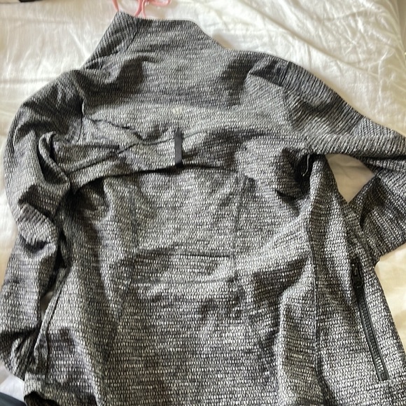 Lululemon Jacket - Picture 3 of 4